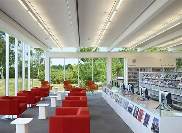 What are the general requirements for school library lighting design