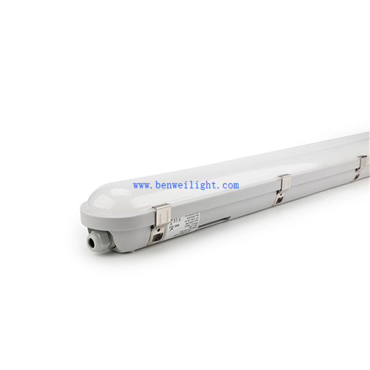 LED Vapor Proof 4ft Light Fixture (5)